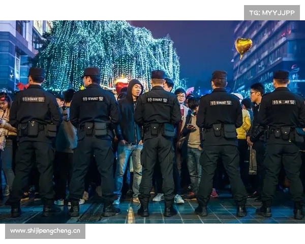 “勒就是重庆崽儿!喊一声就上了” 警民七人徒手推动十余吨大客车 “勒就是重庆崽儿!喊一声就上了” 警民七人徒手推动十余吨大客车